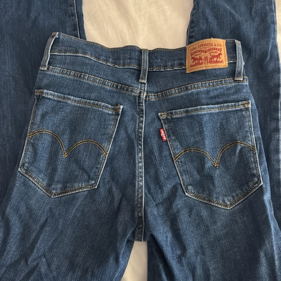 Levi’s 724 High Rise Straight Jeans - Picture 2 of 2